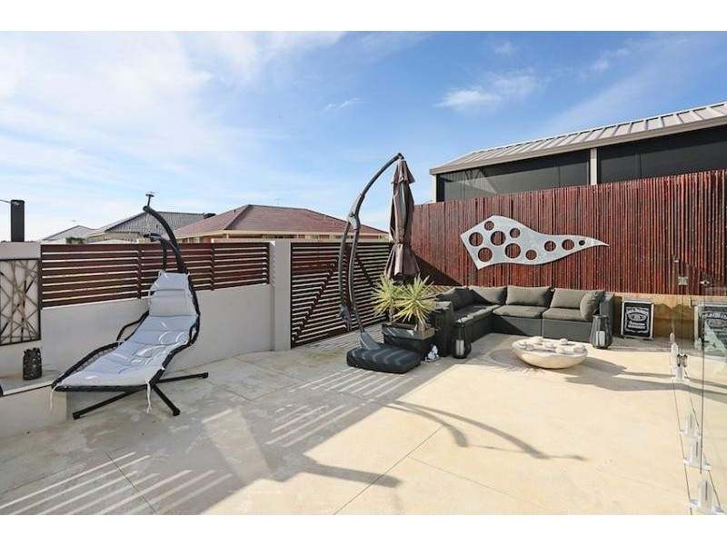 305 Peelwood Parade, Halls Head WA 6210