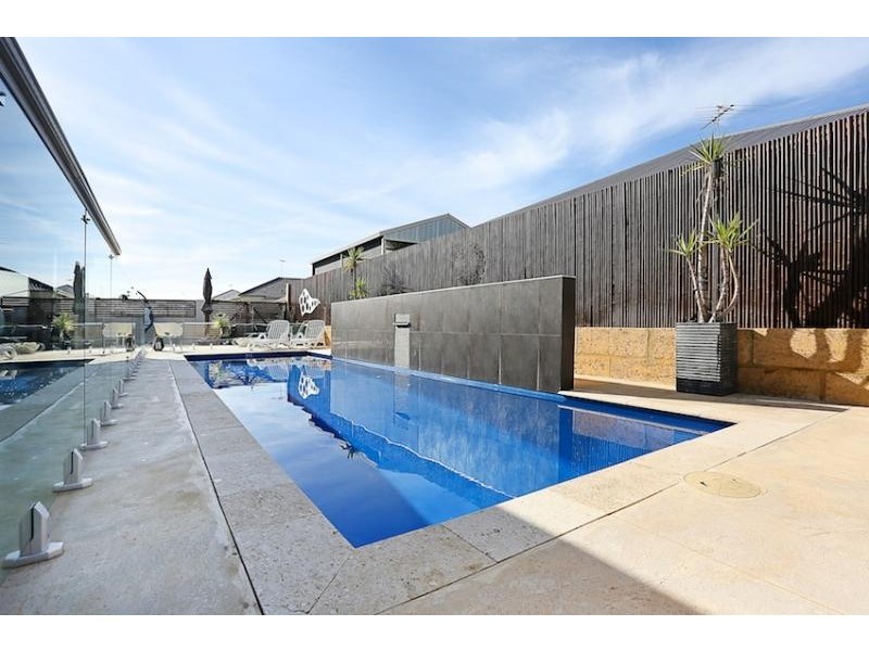 305 Peelwood Parade, Halls Head WA 6210