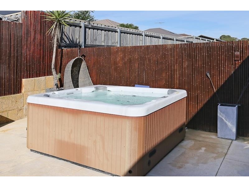 305 Peelwood Parade, Halls Head WA 6210