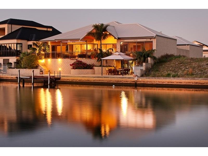 25 Aztec island Retreat, Halls Head WA 6210