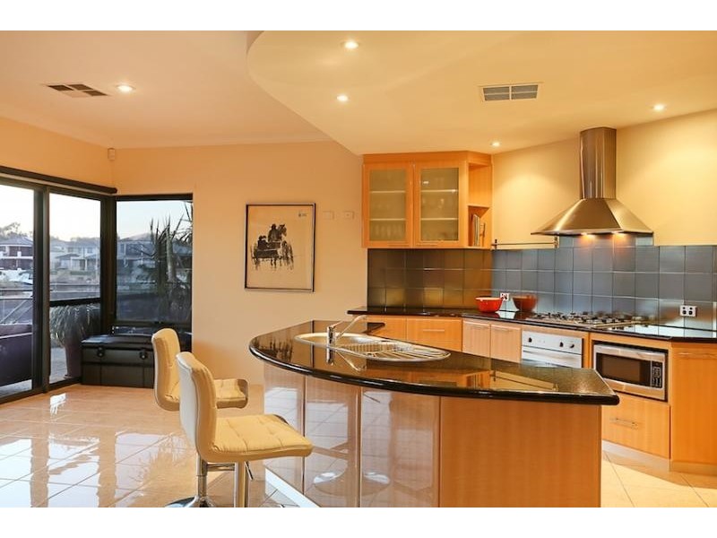 25 Aztec island Retreat, Halls Head WA 6210