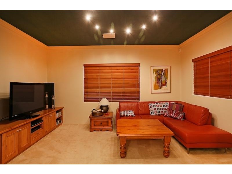25 Aztec island Retreat, Halls Head WA 6210