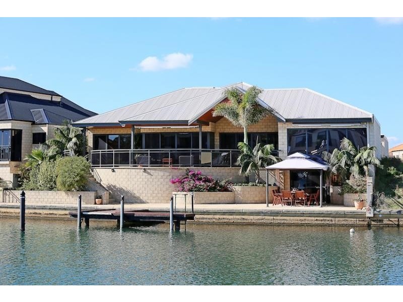 25 Aztec island Retreat, Halls Head WA 6210