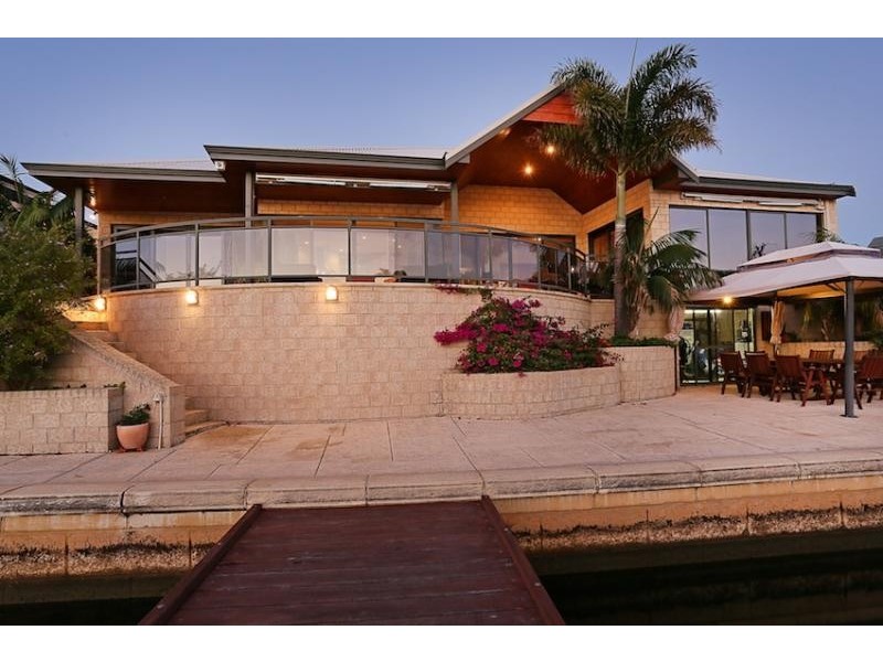 25 Aztec island Retreat, Halls Head WA 6210