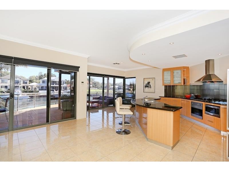 25 Aztec island Retreat, Halls Head WA 6210