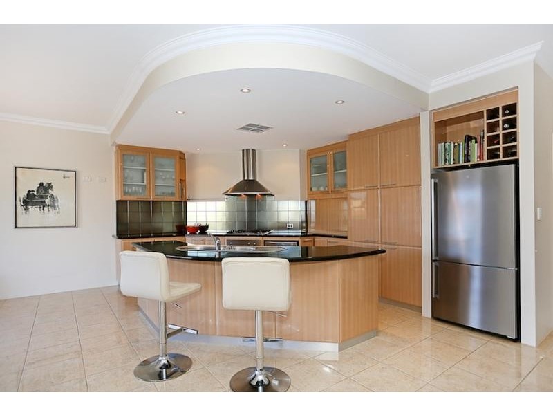 25 Aztec island Retreat, Halls Head WA 6210
