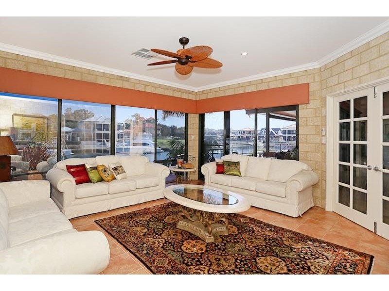25 Aztec island Retreat, Halls Head WA 6210