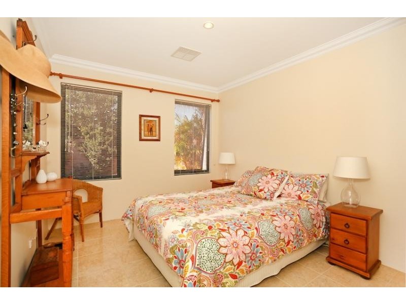 25 Aztec island Retreat, Halls Head WA 6210