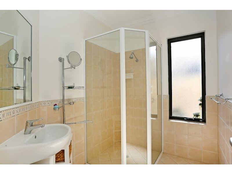 25 Aztec island Retreat, Halls Head WA 6210