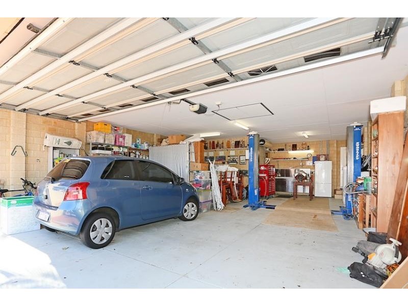 25 Aztec island Retreat, Halls Head WA 6210