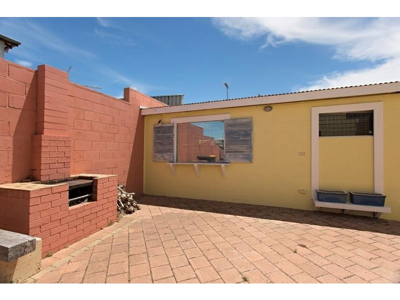 20 Valley Road, Halls Head WA 6210