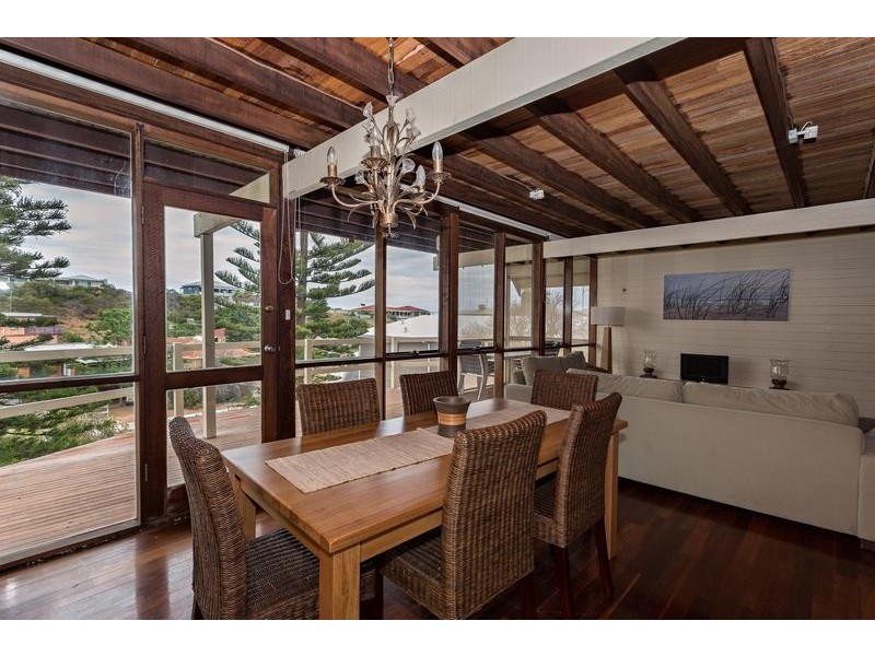 20 Valley Road, Halls Head WA 6210