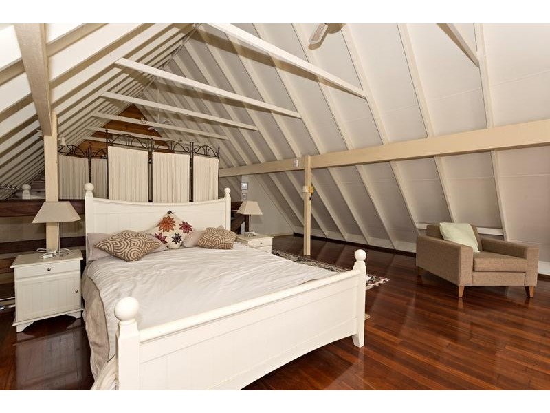 20 Valley Road, Halls Head WA 6210