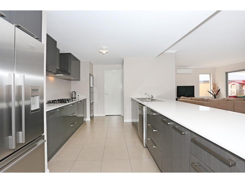 6 Alexis Circle, Wannanup WA 6210