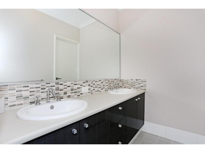 6 Alexis Circle, Wannanup WA 6210