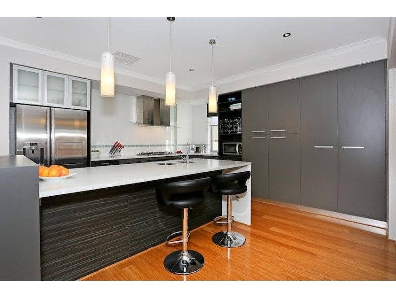 10 Adriana Way, Halls Head WA 6210