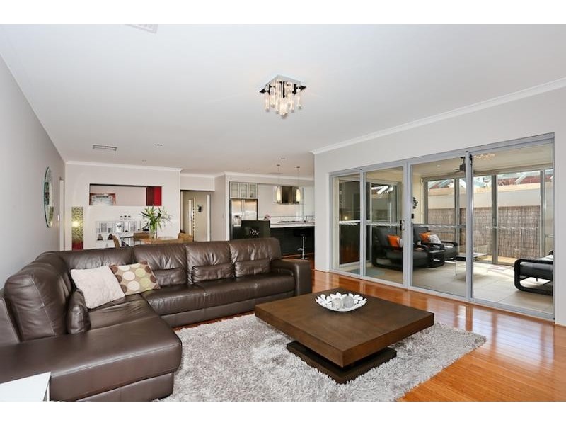10 Adriana Way, Halls Head WA 6210