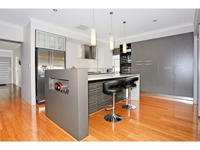 10 Adriana Way, Halls Head WA 6210