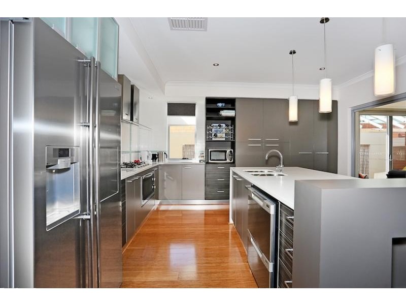 10 Adriana Way, Halls Head WA 6210