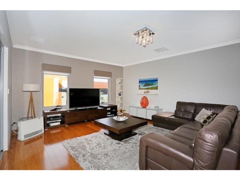 10 Adriana Way, Halls Head WA 6210