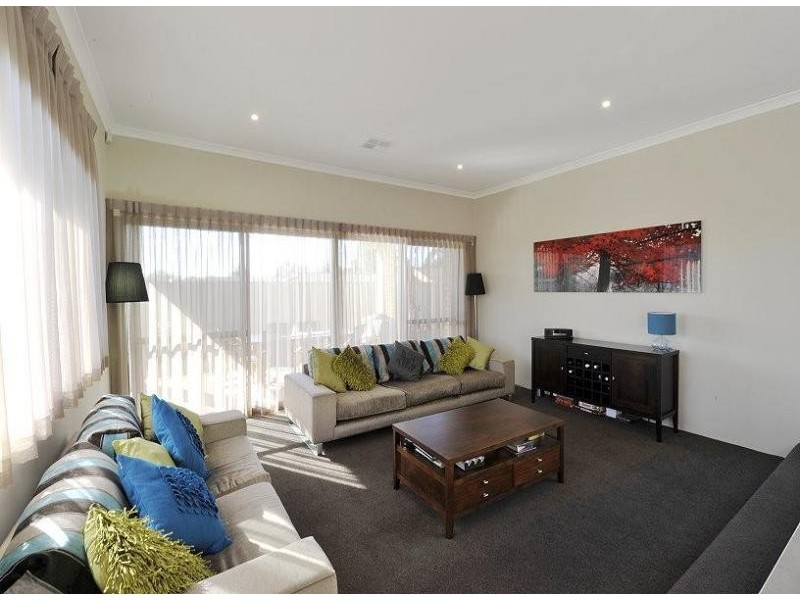 1 Kilkenny Gardens, Halls Head WA 6210