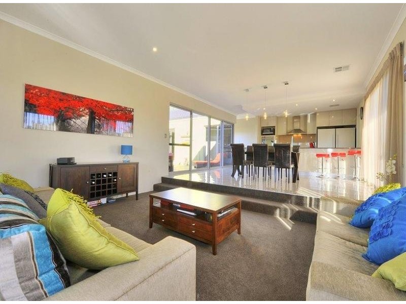 1 Kilkenny Gardens, Halls Head WA 6210