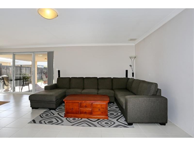 85 Hudson Drive, Dudley Park WA 6210