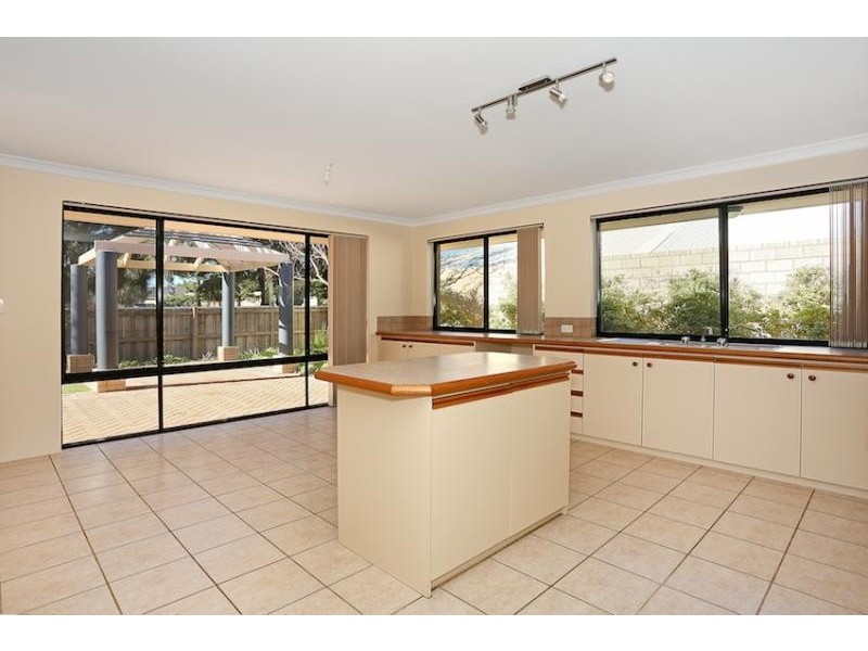 17 Hayman Retreat, Halls Head WA 6210