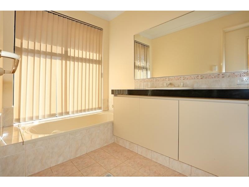 17 Hayman Retreat, Halls Head WA 6210