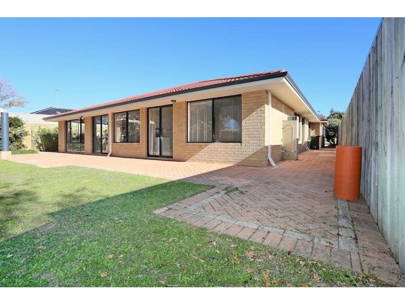 17 Hayman Retreat, Halls Head WA 6210
