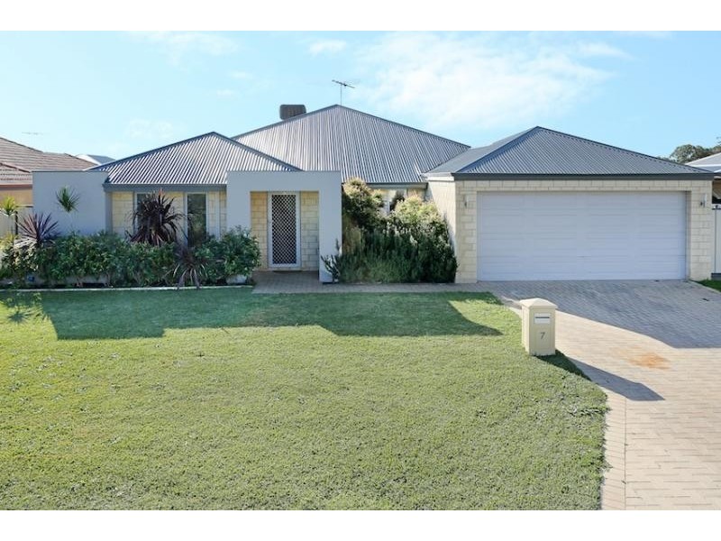 7 St Cloud Link, Meadow Springs WA 6210