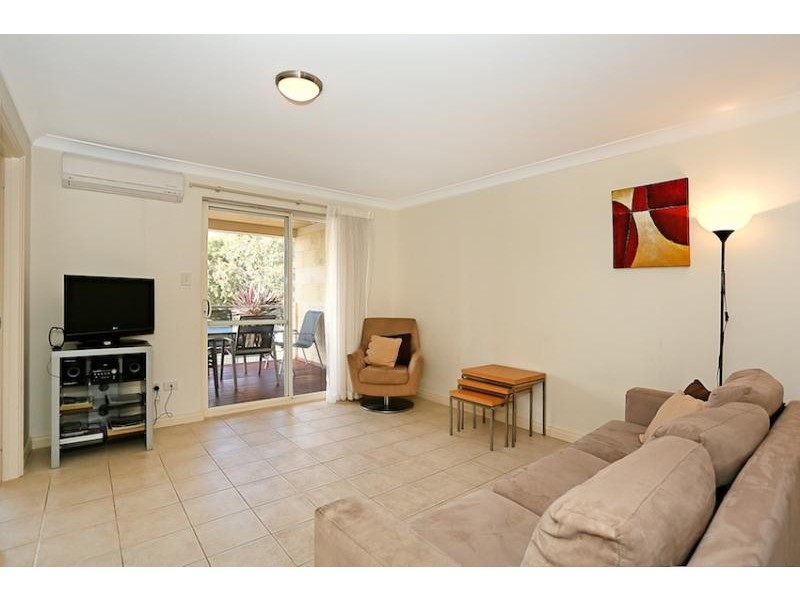 2/1 Lakes Crescent, South Yunderup WA 6208