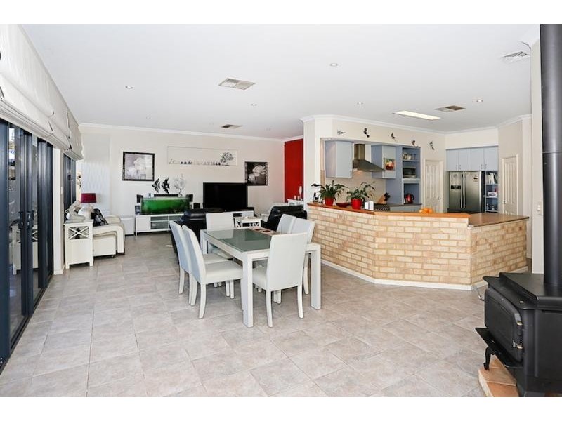 18 Tasman Loop, Dudley Park WA 6210