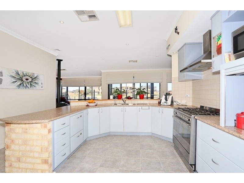 18 Tasman Loop, Dudley Park WA 6210