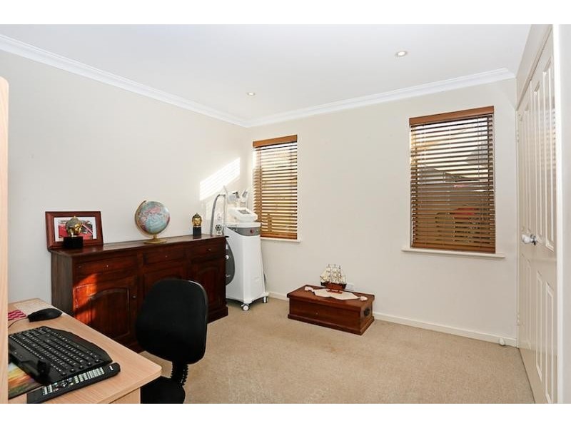 18 Tasman Loop, Dudley Park WA 6210