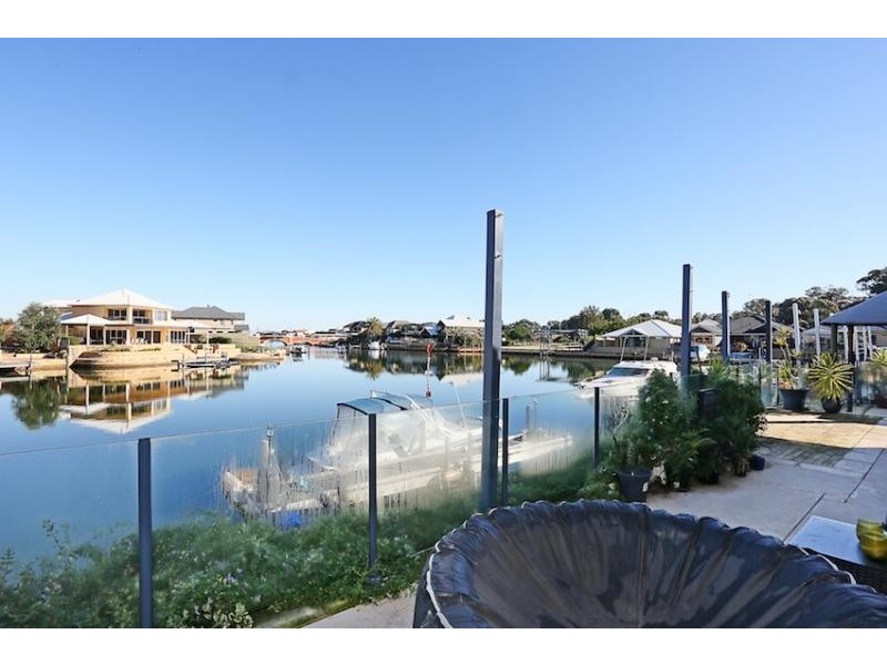 18 Tasman Loop, Dudley Park WA 6210