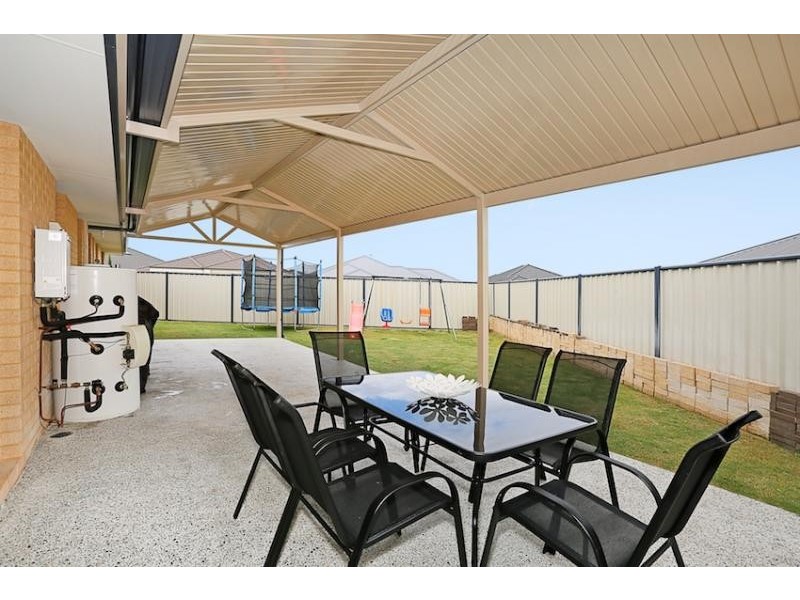 29 Still Meadow Turn, Meadow Springs WA 6210