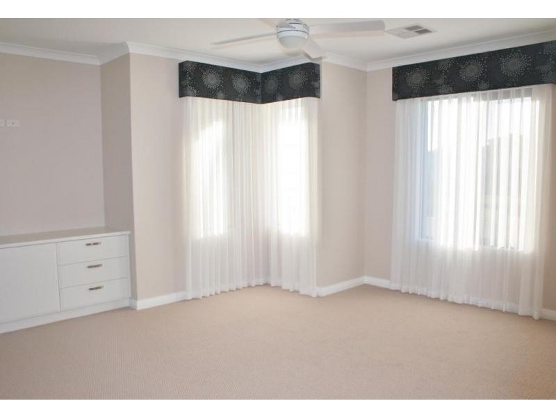 9 Decora Way, Halls Head WA 6210