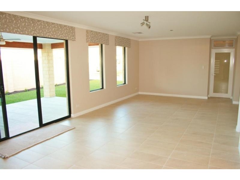 9 Decora Way, Halls Head WA 6210