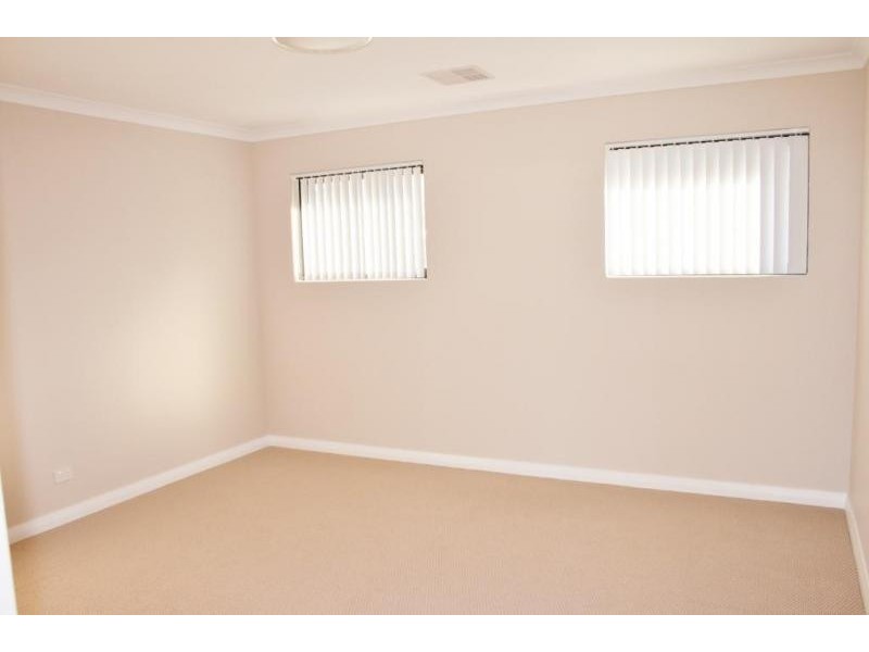 9 Decora Way, Halls Head WA 6210