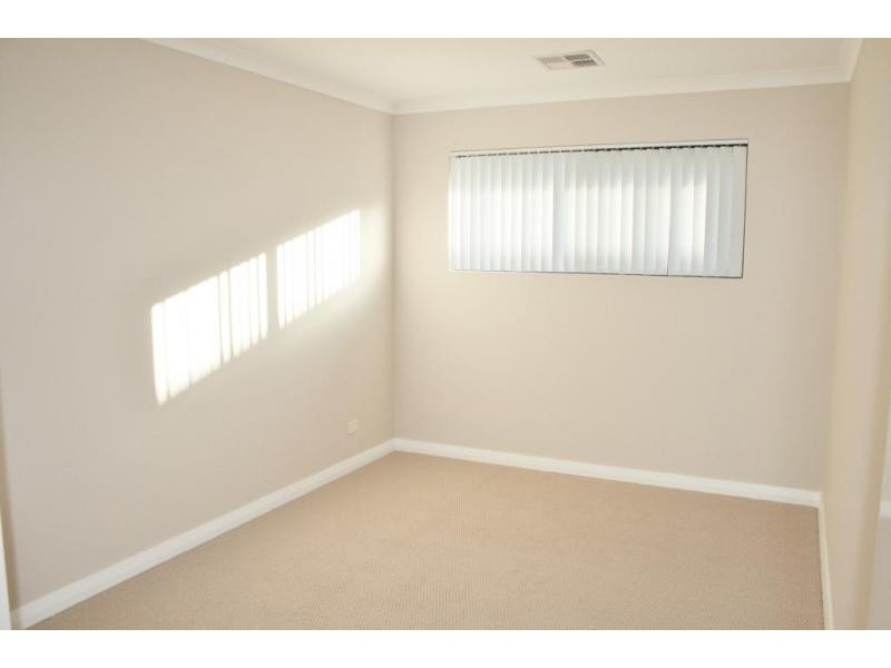 9 Decora Way, Halls Head WA 6210