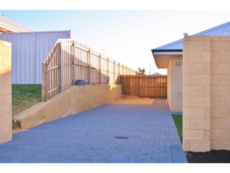 9 Decora Way, Halls Head WA 6210