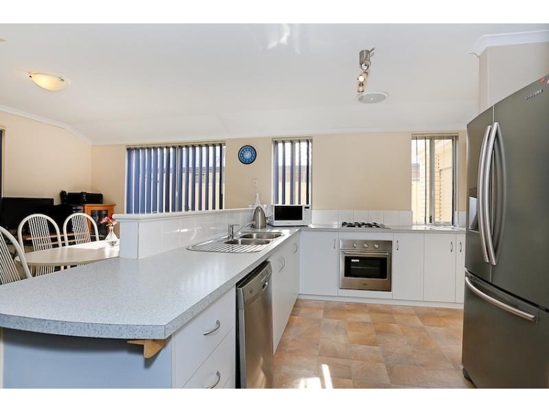 29 Albina Chase, Lakelands WA 6180