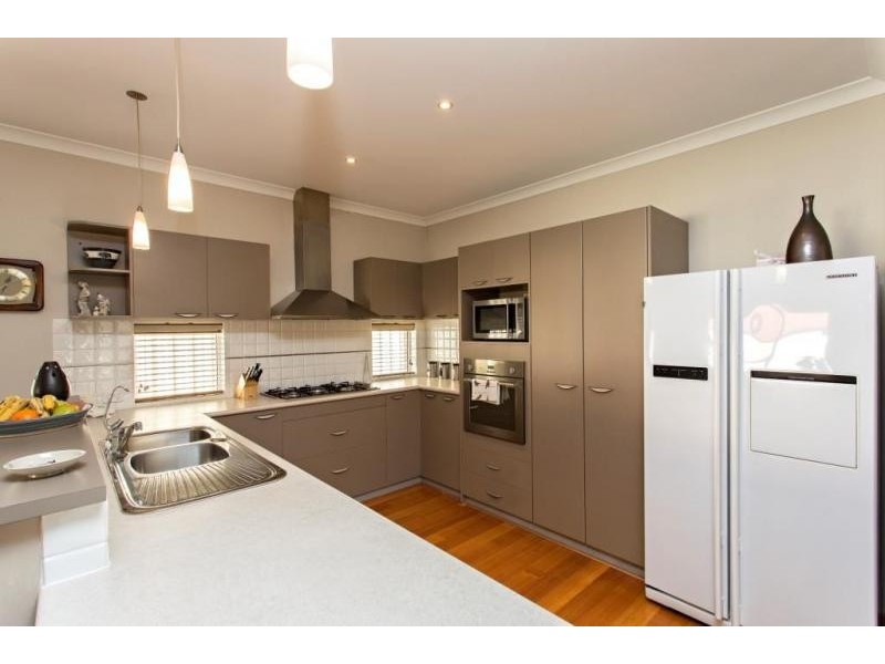 8 Nankeen Approach, Dudley Park WA 6210