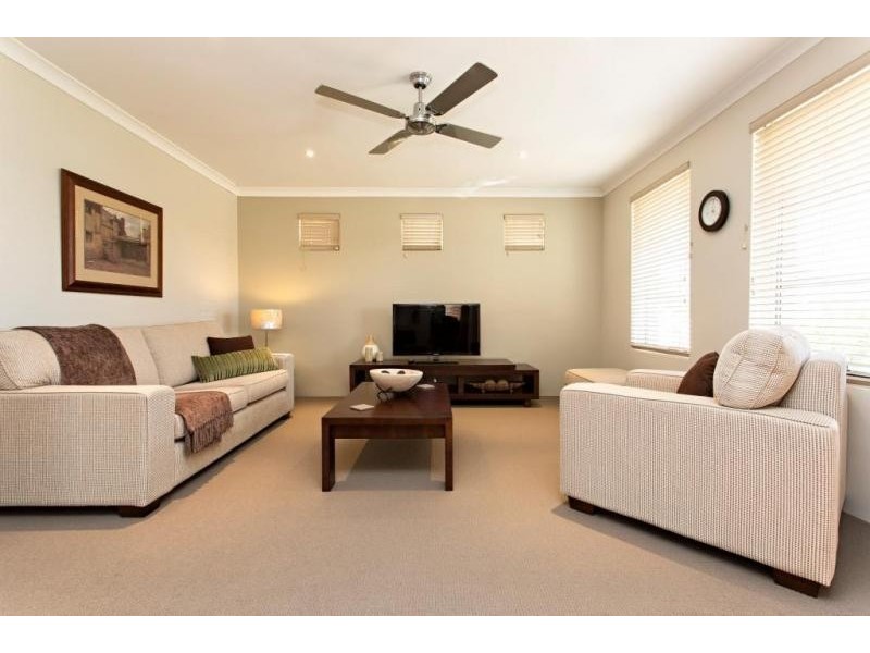 8 Nankeen Approach, Dudley Park WA 6210