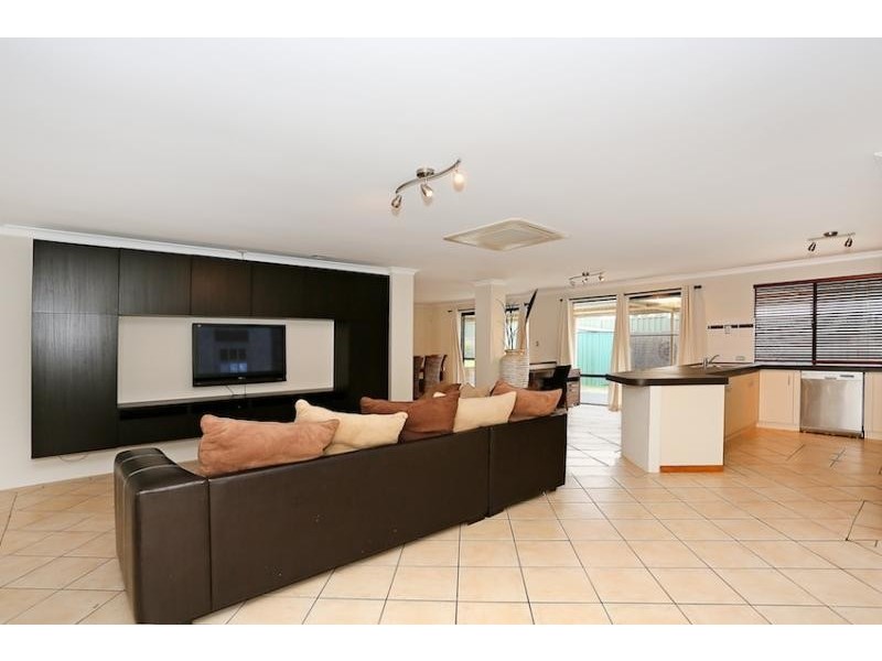 81 Templetonia Promenade, Halls Head WA 6210