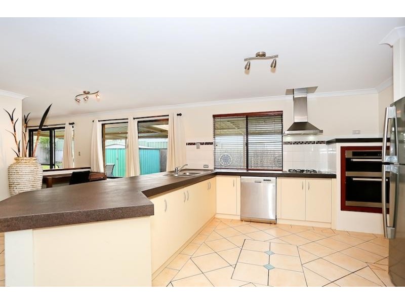 81 Templetonia Promenade, Halls Head WA 6210