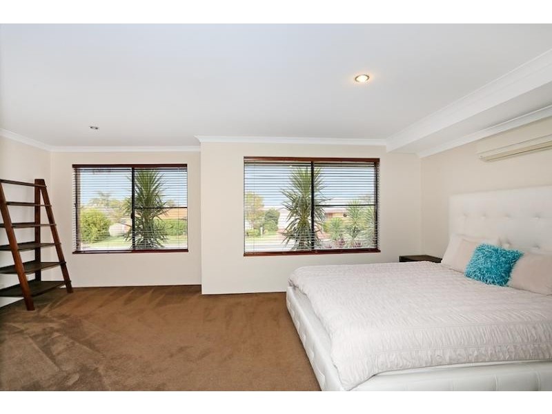 81 Templetonia Promenade, Halls Head WA 6210