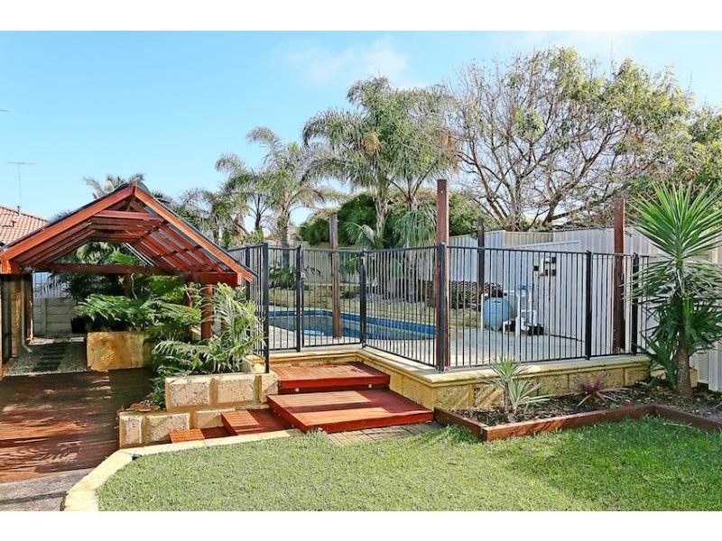 81 Templetonia Promenade, Halls Head WA 6210