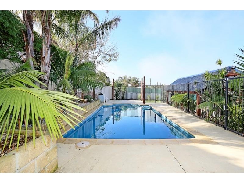 81 Templetonia Promenade, Halls Head WA 6210